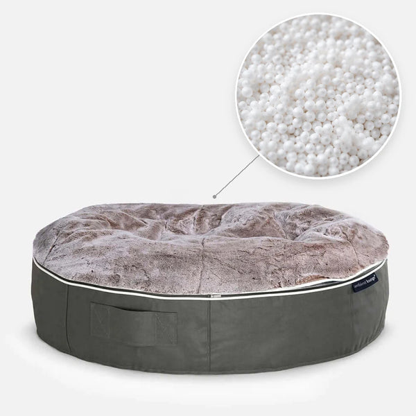 Hundeseng Supernova Cappuccino L med detalj av perlefyll i sirkel